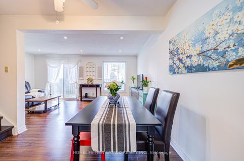 Photo 10 at 39 - 44 Chester Le Boulevard, L'Amoreaux, Toronto
