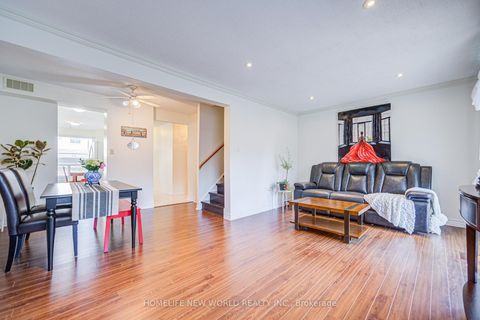 Photo 12 at 39 - 44 Chester Le Boulevard, L'Amoreaux, Toronto