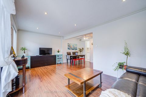 Photo 13 at 39 - 44 Chester Le Boulevard, L'Amoreaux, Toronto