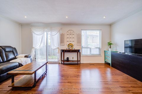 Photo 14 at 39 - 44 Chester Le Boulevard, L'Amoreaux, Toronto