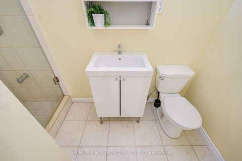 Photo 18 at 39 - 44 Chester Le Boulevard, L'Amoreaux, Toronto