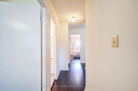 Photo 19 at 39 - 44 Chester Le Boulevard, L'Amoreaux, Toronto