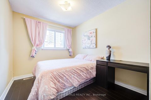 Photo 20 at 39 - 44 Chester Le Boulevard, L'Amoreaux, Toronto