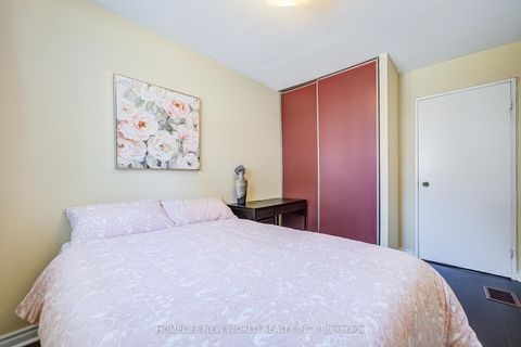 Photo 21 at 39 - 44 Chester Le Boulevard, L'Amoreaux, Toronto
