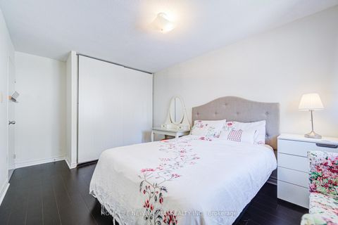 Photo 23 at 39 - 44 Chester Le Boulevard, L'Amoreaux, Toronto