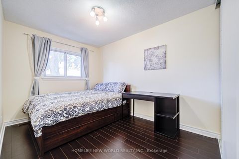 Photo 25 at 39 - 44 Chester Le Boulevard, L'Amoreaux, Toronto