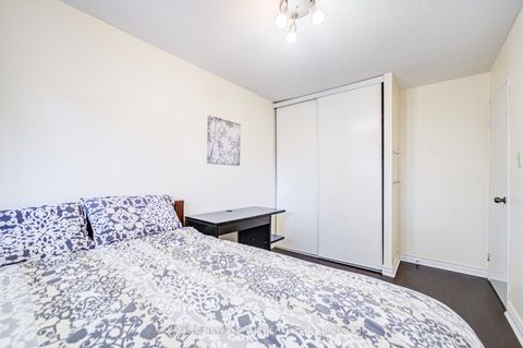 Photo 26 at 39 - 44 Chester Le Boulevard, L'Amoreaux, Toronto