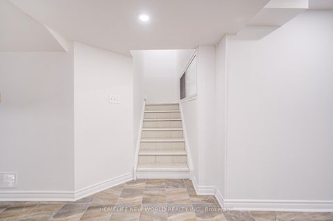 Photo 30 at 39 - 44 Chester Le Boulevard, L'Amoreaux, Toronto