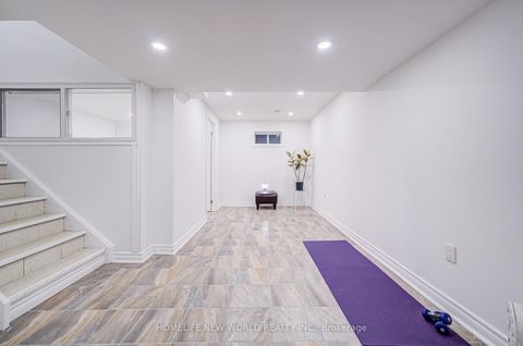 Photo 31 at 39 - 44 Chester Le Boulevard, L'Amoreaux, Toronto