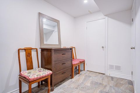 Photo 36 at 39 - 44 Chester Le Boulevard, L'Amoreaux, Toronto