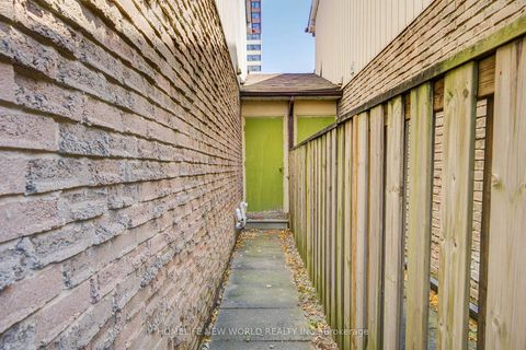 Photo 43 at 39 - 44 Chester Le Boulevard, L'Amoreaux, Toronto