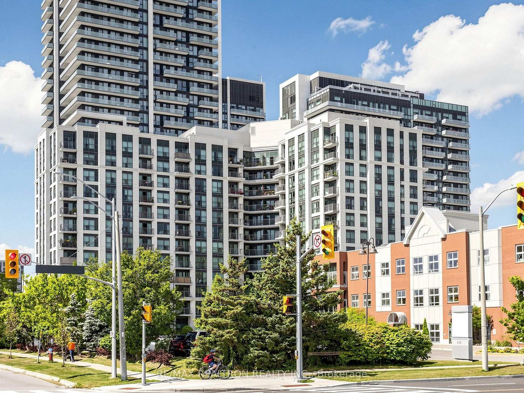 918 - 185 Oneida Crescent, Langstaff, Richmond Hill photo 0