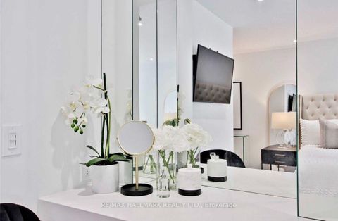 Photo 11 at 108 - 5 Hanna Avenue, Niagara, Toronto
