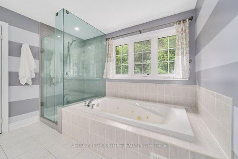Photo 24 at 382 Via Campanile, Vellore Village, Vaughan