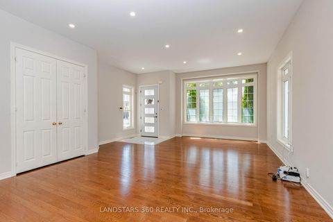 Photo 5 at 314 Tower Hill Road, Jefferson, Richmond Hill