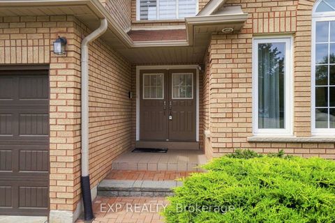 Photo 2 at 21 Cantex Court, Devonsleigh, Richmond Hill