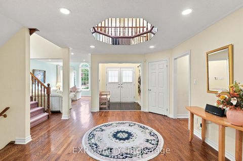 Photo 4 at 21 Cantex Court, Devonsleigh, Richmond Hill