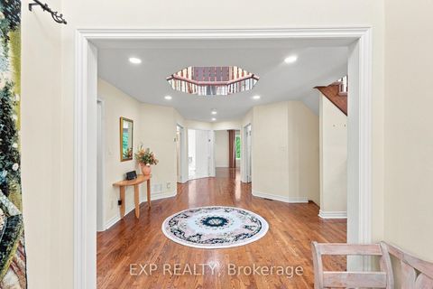 Photo 5 at 21 Cantex Court, Devonsleigh, Richmond Hill