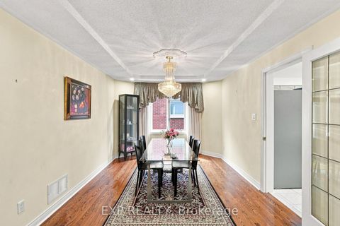 Photo 9 at 21 Cantex Court, Devonsleigh, Richmond Hill