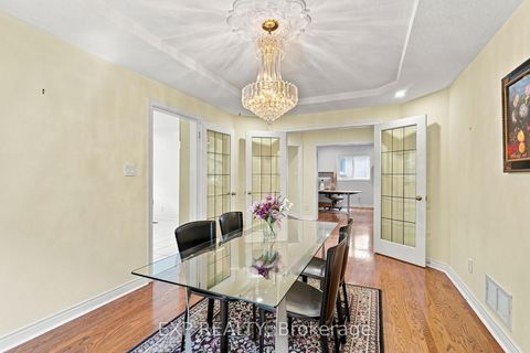 Photo 10 at 21 Cantex Court, Devonsleigh, Richmond Hill