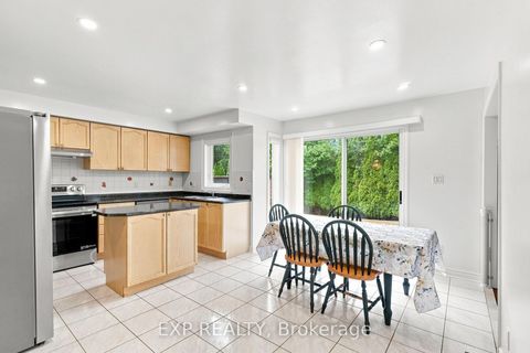 Photo 15 at 21 Cantex Court, Devonsleigh, Richmond Hill