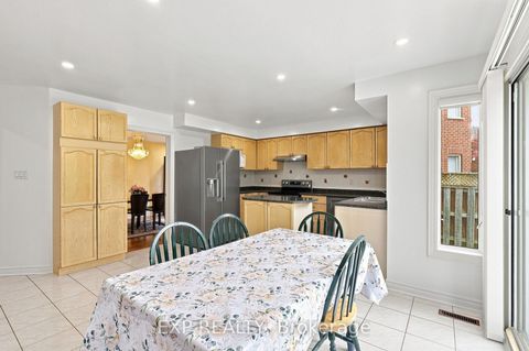 Photo 16 at 21 Cantex Court, Devonsleigh, Richmond Hill