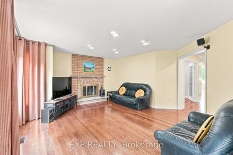 Photo 18 at 21 Cantex Court, Devonsleigh, Richmond Hill