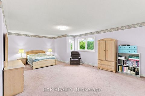 Photo 25 at 21 Cantex Court, Devonsleigh, Richmond Hill