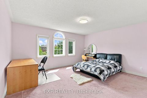 Photo 30 at 21 Cantex Court, Devonsleigh, Richmond Hill