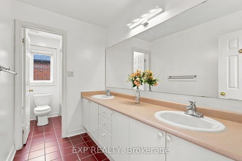 Photo 40 at 21 Cantex Court, Devonsleigh, Richmond Hill