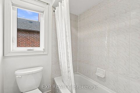 Photo 41 at 21 Cantex Court, Devonsleigh, Richmond Hill