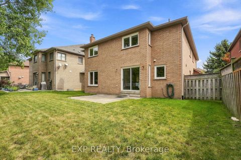 Photo 46 at 21 Cantex Court, Devonsleigh, Richmond Hill
