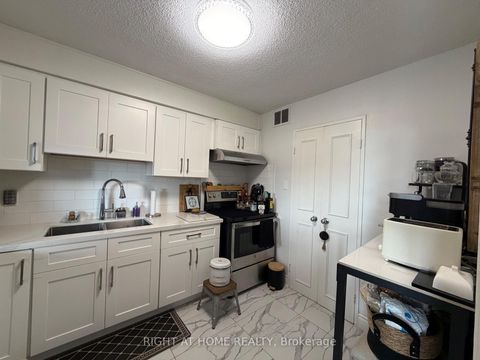 Photo 5 at 706 - 1881 Jane Street, Rustic, Toronto
