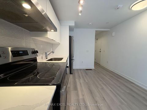 Photo 7 at 67 - 10 CALAMINT Lane, L'Amoreaux, Toronto