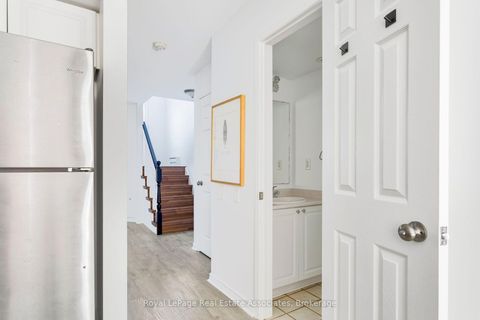 Photo 11 at 140 - 30 Merchant Lane, Dufferin Grove, Toronto