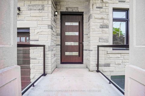 Photo 3 at 27 Sundridge Drive, Birchmount, Toronto