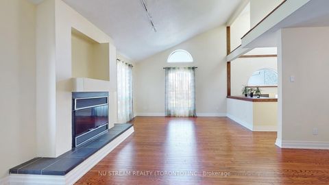 Photo 4 at 15 Bond Crescent, Oak Ridges, Richmond Hill