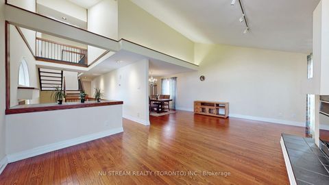 Photo 5 at 15 Bond Crescent, Oak Ridges, Richmond Hill