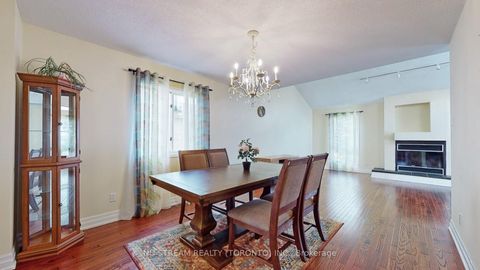Photo 8 at 15 Bond Crescent, Oak Ridges, Richmond Hill