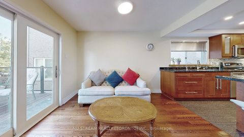 Photo 9 at 15 Bond Crescent, Oak Ridges, Richmond Hill