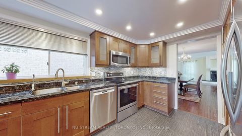 Photo 12 at 15 Bond Crescent, Oak Ridges, Richmond Hill