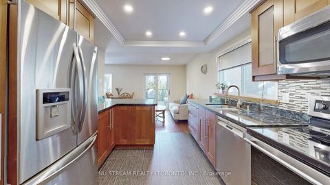 Photo 13 at 15 Bond Crescent, Oak Ridges, Richmond Hill