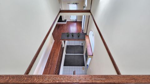 Photo 17 at 15 Bond Crescent, Oak Ridges, Richmond Hill