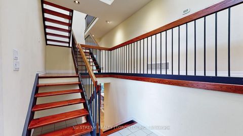 Photo 19 at 15 Bond Crescent, Oak Ridges, Richmond Hill