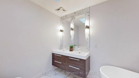 Photo 24 at 15 Bond Crescent, Oak Ridges, Richmond Hill