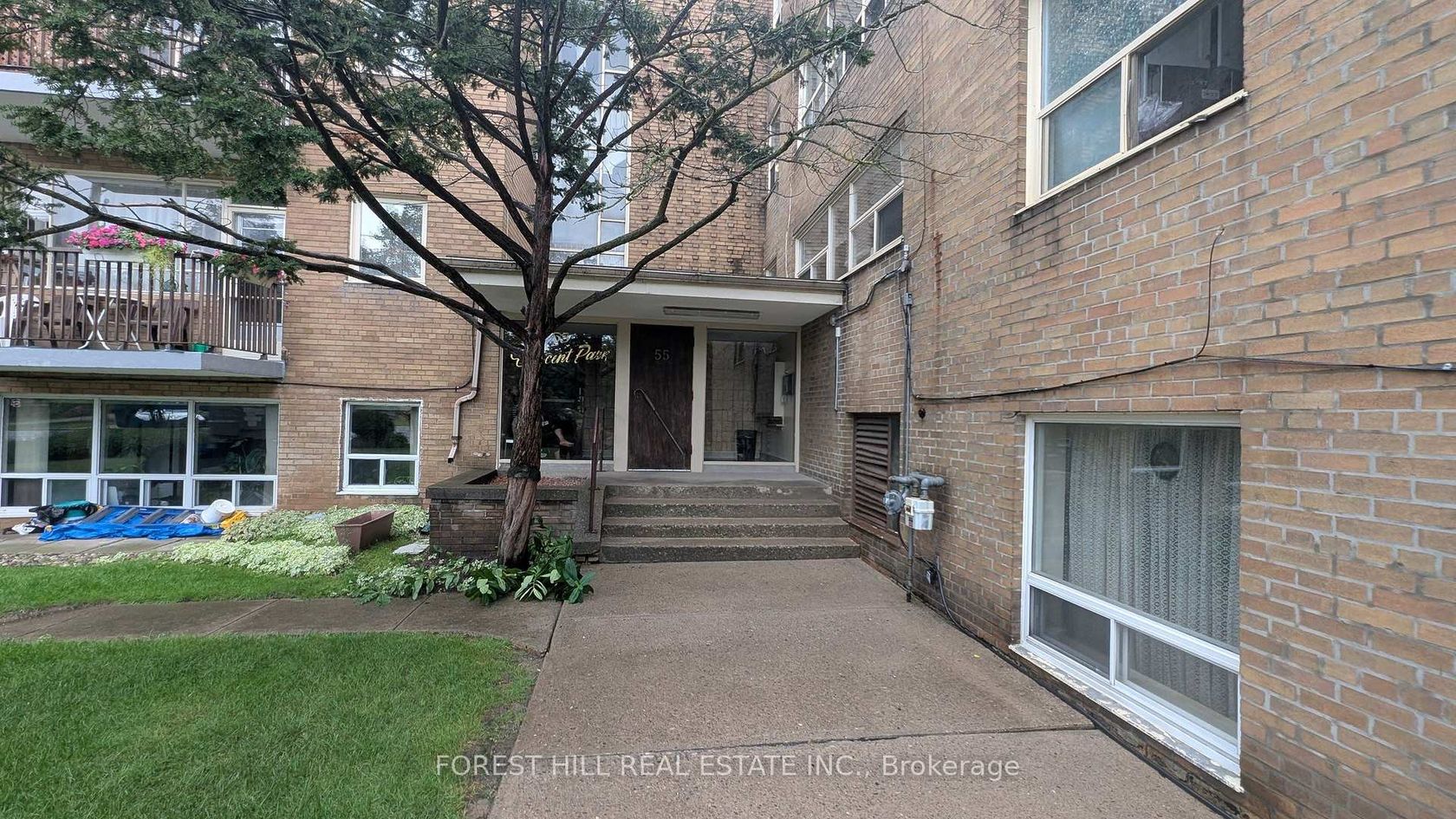 305 - 55 Neptune Drive, Lawrence, Toronto photo 2