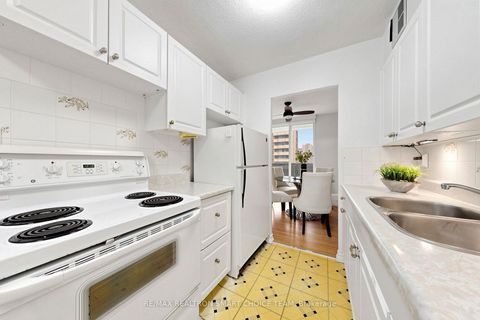 Photo 11 at 907 - 1250 Bridletowne Circle, L'Amoreaux, Toronto