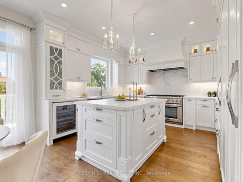Photo 10 at 49 Grange Drive, Jefferson, Richmond Hill