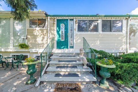 Photo 3 at 43 Ridgemoor Avenue, Cliffside, Toronto