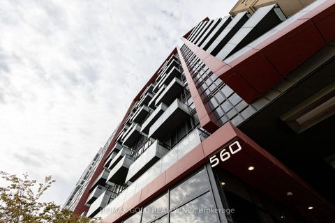 Photo 3 at 809 - 560 Front Street W, Waterfront Communities C1, Toronto
